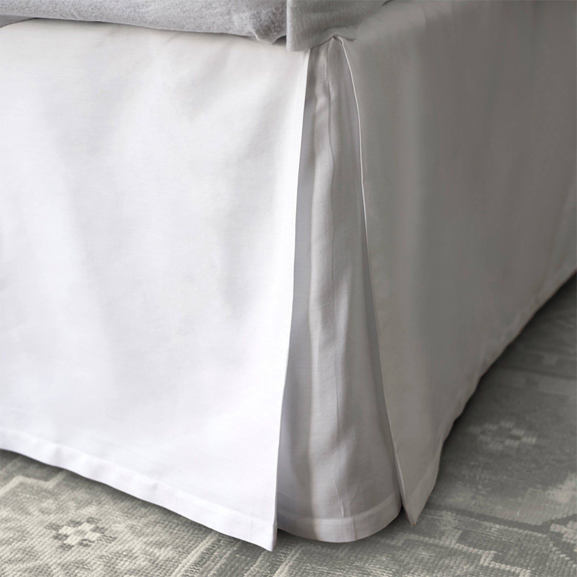 http://www.scandiahome.com/cdn/shop/products/stresa-tailored-bedskirt-scandiahome--1-web.jpg?v=1670451110