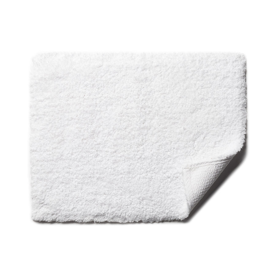 https://www.scandiahome.com/cdn/shop/products/indulgence-bath-rugs-scandiahome-white-2-web_900x.jpg?v=1670869436