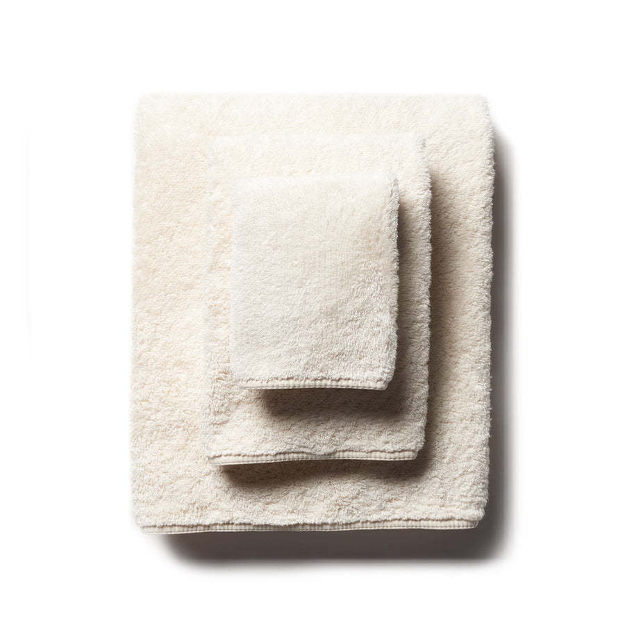 https://www.scandiahome.com/cdn/shop/products/indulgence-bath-towels-scandiahome-ivory-stacked-web_900x.jpg?v=1670869994