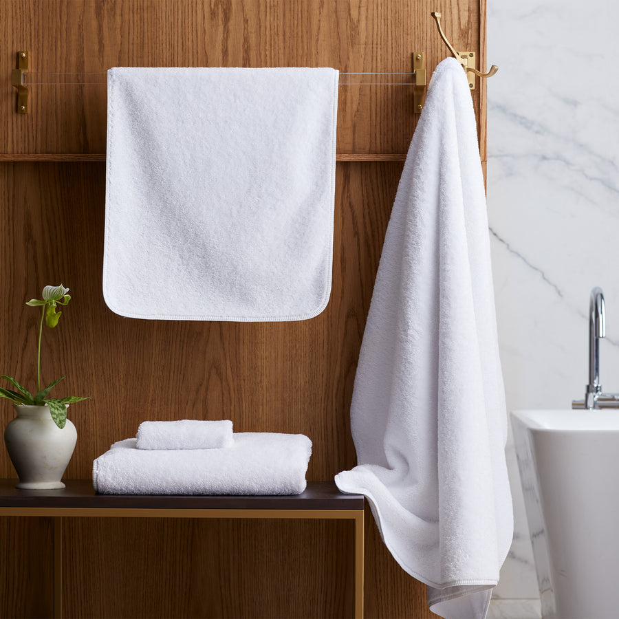 https://www.scandiahome.com/cdn/shop/products/indulgence-bath-towels-scandiahome-lifestyle-4-web_900x.jpg?v=1670869612